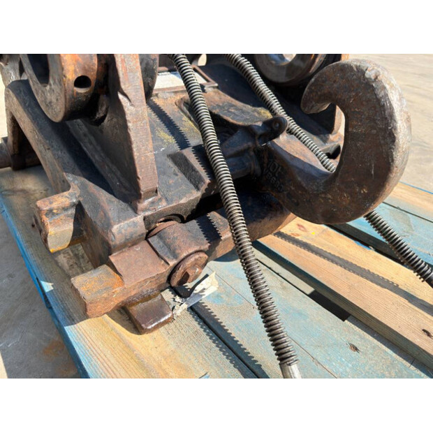 2008 فيراكتيرت CW40-46246626