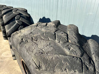 michelin-445-70r19-5-1436614-46246853