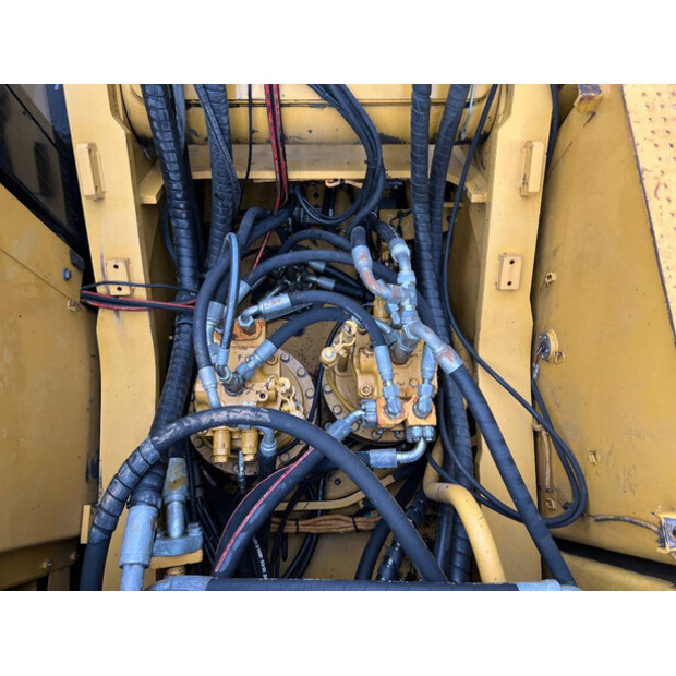 2015 Caterpillar 352FL-46247688