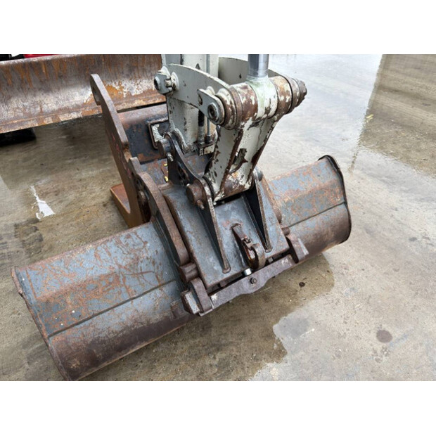 2010 TAKEUCHI TB235-46248365