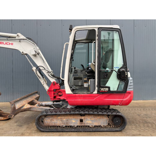 2010 TAKEUCHI TB235-46248376