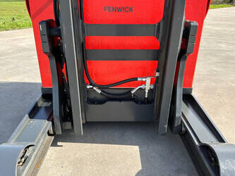 2018-linde-r12b-46263394