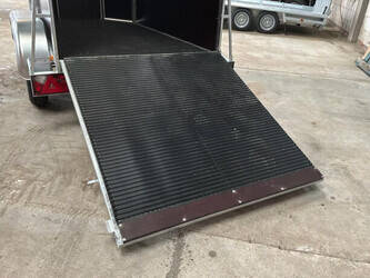 2025-bw-trailers-01t-46263689