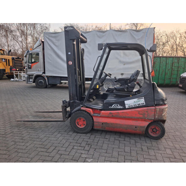 2002 Linde E25-02-46264585