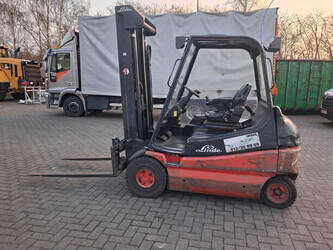 Image de CHARIOTS ÉLÉVATEURS 2002 Linde E25-02