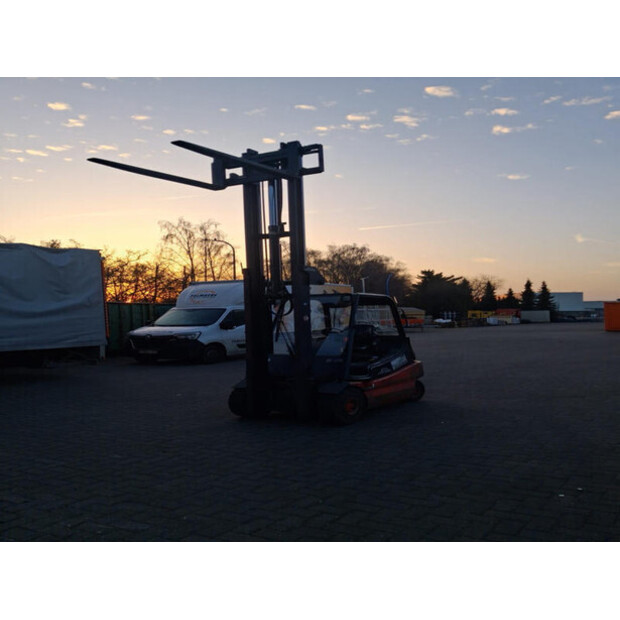 2002 Linde E25-02-46264588