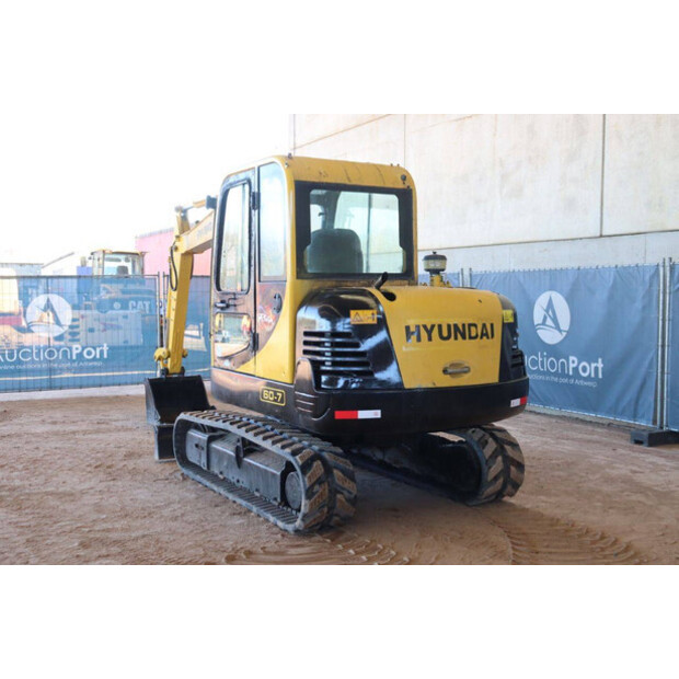 2011 هيونداي R60-7-46265026