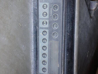 2011-hyundai-r60-7-1436792-46265054