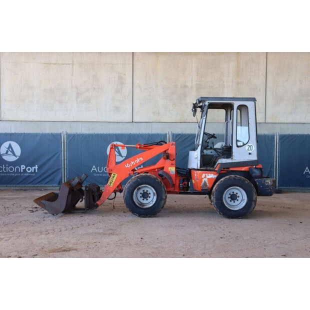 2004 KUBOTA R520NH-46265108