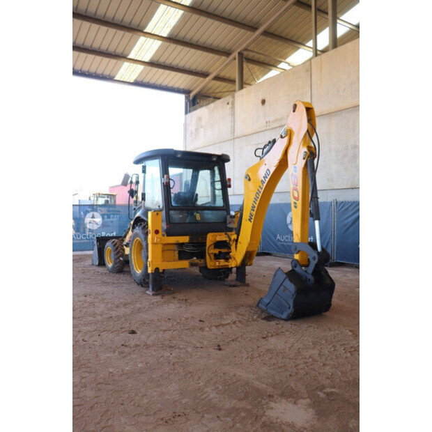 2017 New Holland B80B-46265150