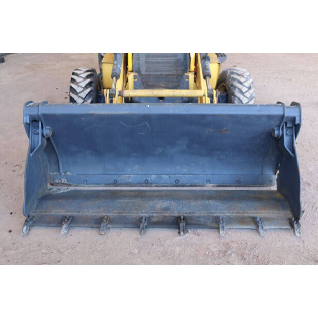 2017 New Holland B80B-46265156