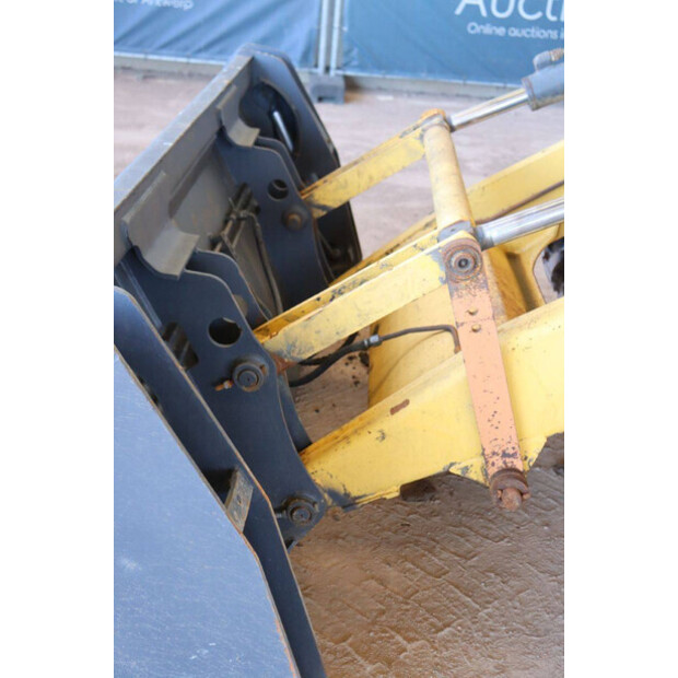 2017 New Holland B80B-46265157