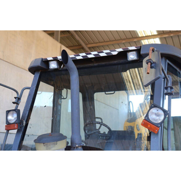 2017 New Holland B80B-46265160