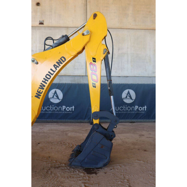 2017 New Holland B80B-46265167