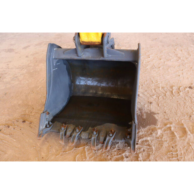 2017 New Holland B80B-46265169