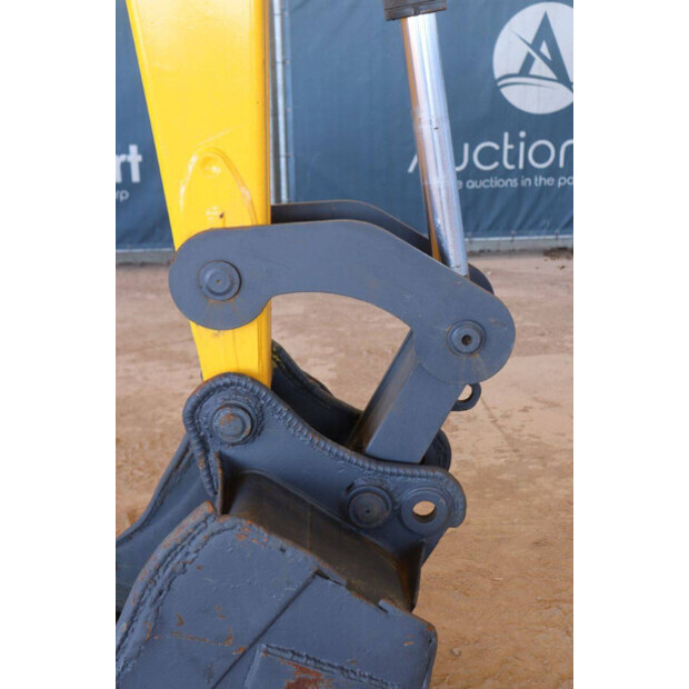 2017 New Holland B80B-46265170