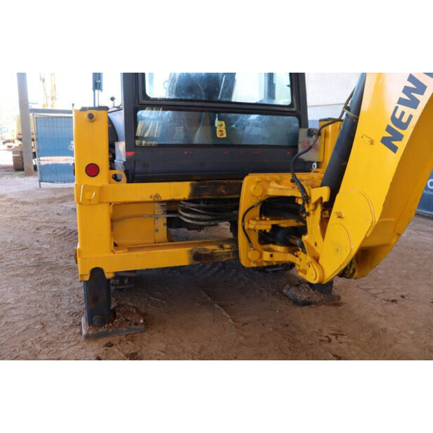 2017 New Holland B80B-46265171