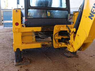 2017-new-holland-b80b-1436795-46265171