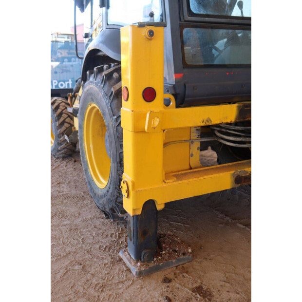 2017 New Holland B80B-46265173