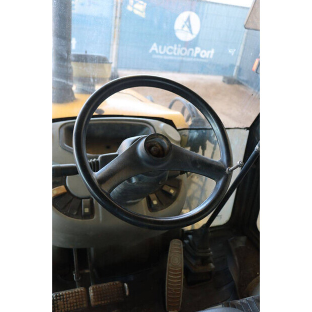 2017 New Holland B80B-46265181