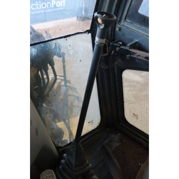 2017 New Holland B80B-46265182