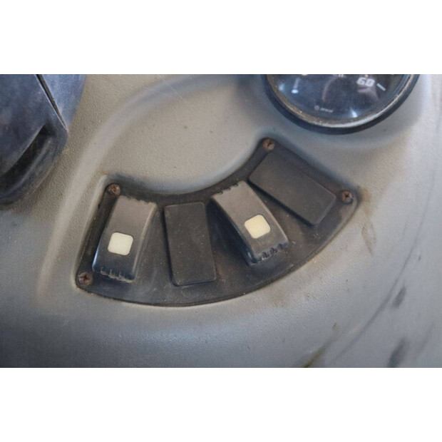 2017 New Holland B80B-46265187