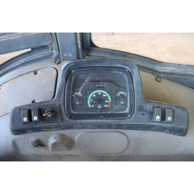 2017 New Holland B80B-46265189