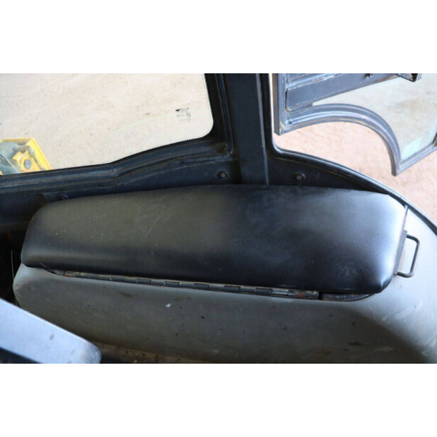 2017 New Holland B80B-46265191