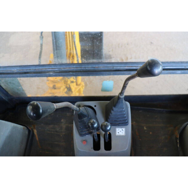 2017 New Holland B80B-46265192