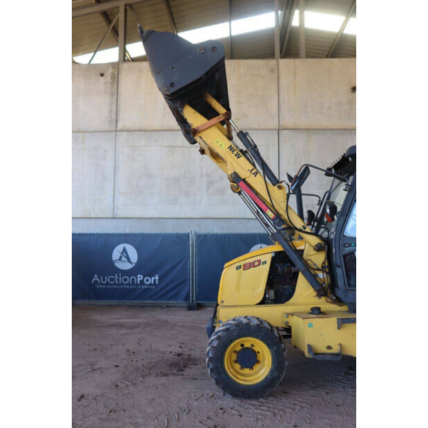 2017 New Holland B80B-46265199