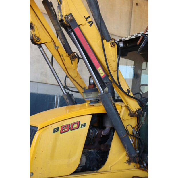 2017 New Holland B80B-46265200