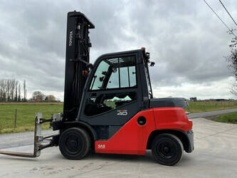 2015-toyota-40-8fd35n-46266216