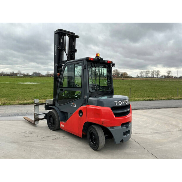 2015 تويوتا 40-8FD35N-46266217