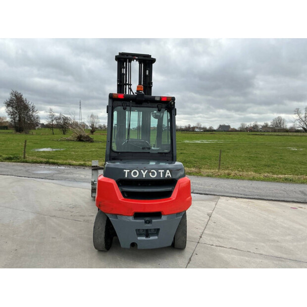 2015 تويوتا 40-8FD35N-46266219