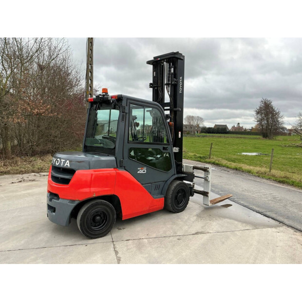 2015 تويوتا 40-8FD35N-46266220