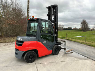 2015-toyota-40-8fd35n-46266220