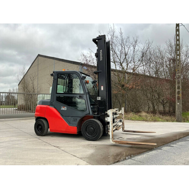 2015 تويوتا 40-8FD35N-46266221