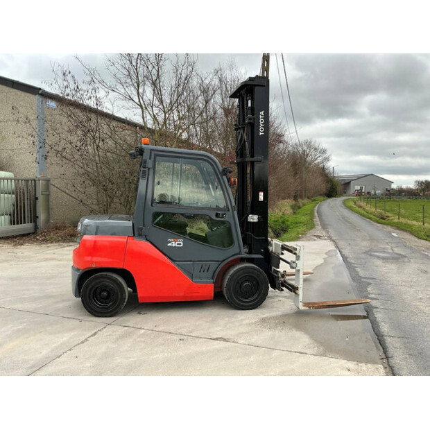 2015 تويوتا 40-8FD35N-46266222