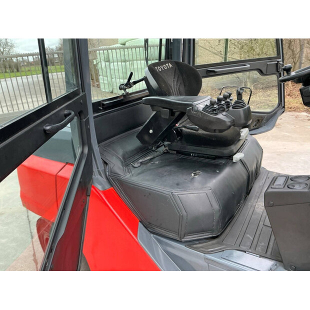 2015 تويوتا 40-8FD35N-46266223