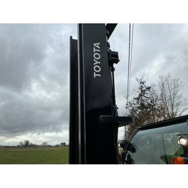 2015 تويوتا 40-8FD35N-46266239