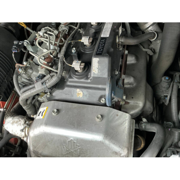 2015 تويوتا 40-8FD35N-46266240