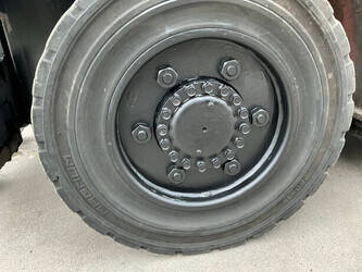 2015-toyota-40-8fd35n-46266242