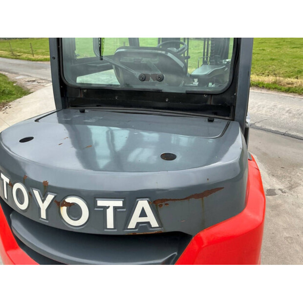 2015 تويوتا 40-8FD35N-46266245