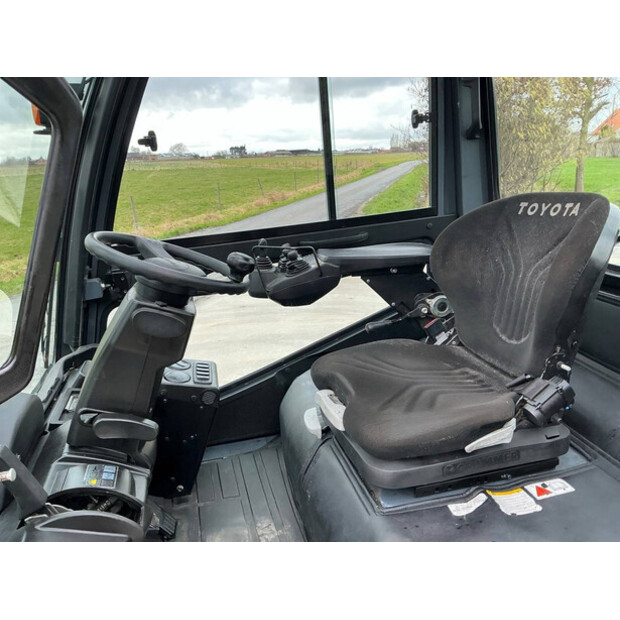 2015 تويوتا 40-8FD35N-46266246