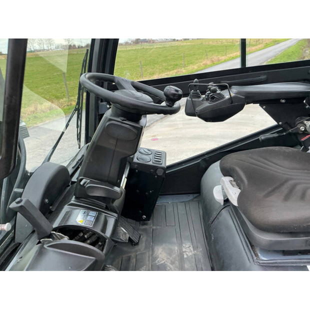 2015 تويوتا 40-8FD35N-46266250