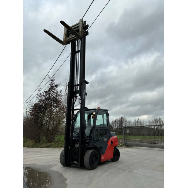 2015 تويوتا 40-8FD35N-46266251