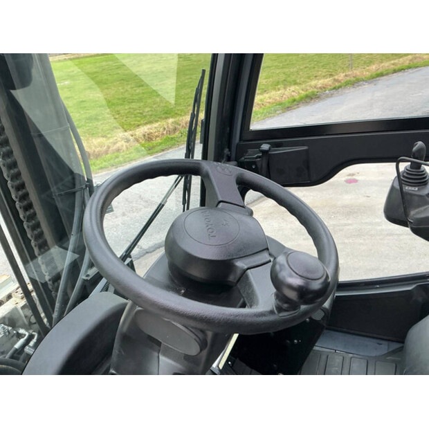 2015 تويوتا 40-8FD35N-46266252