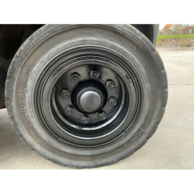 2015 تويوتا 40-8FD35N-46266256