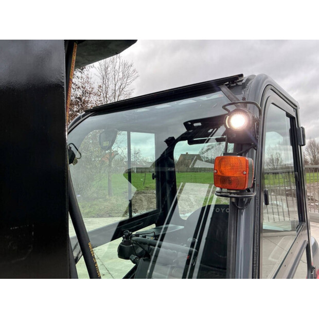 2015 تويوتا 40-8FD35N-46266258