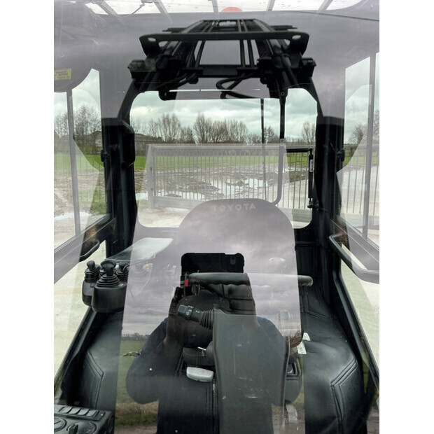 2015 تويوتا 40-8FD35N-46266268